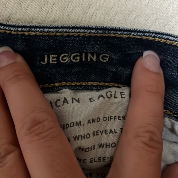 American Eagle distressed jegging size 8R - Picture 3 of 5
